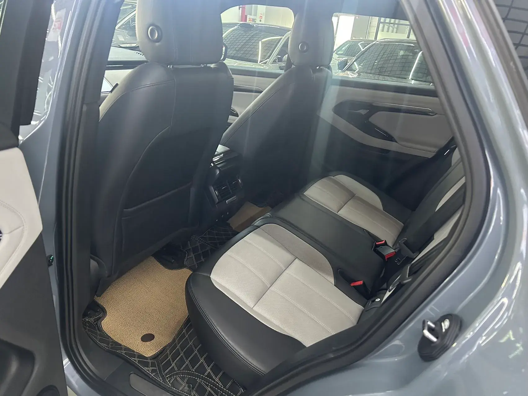 2020 LAND ROVER thumbnail 4