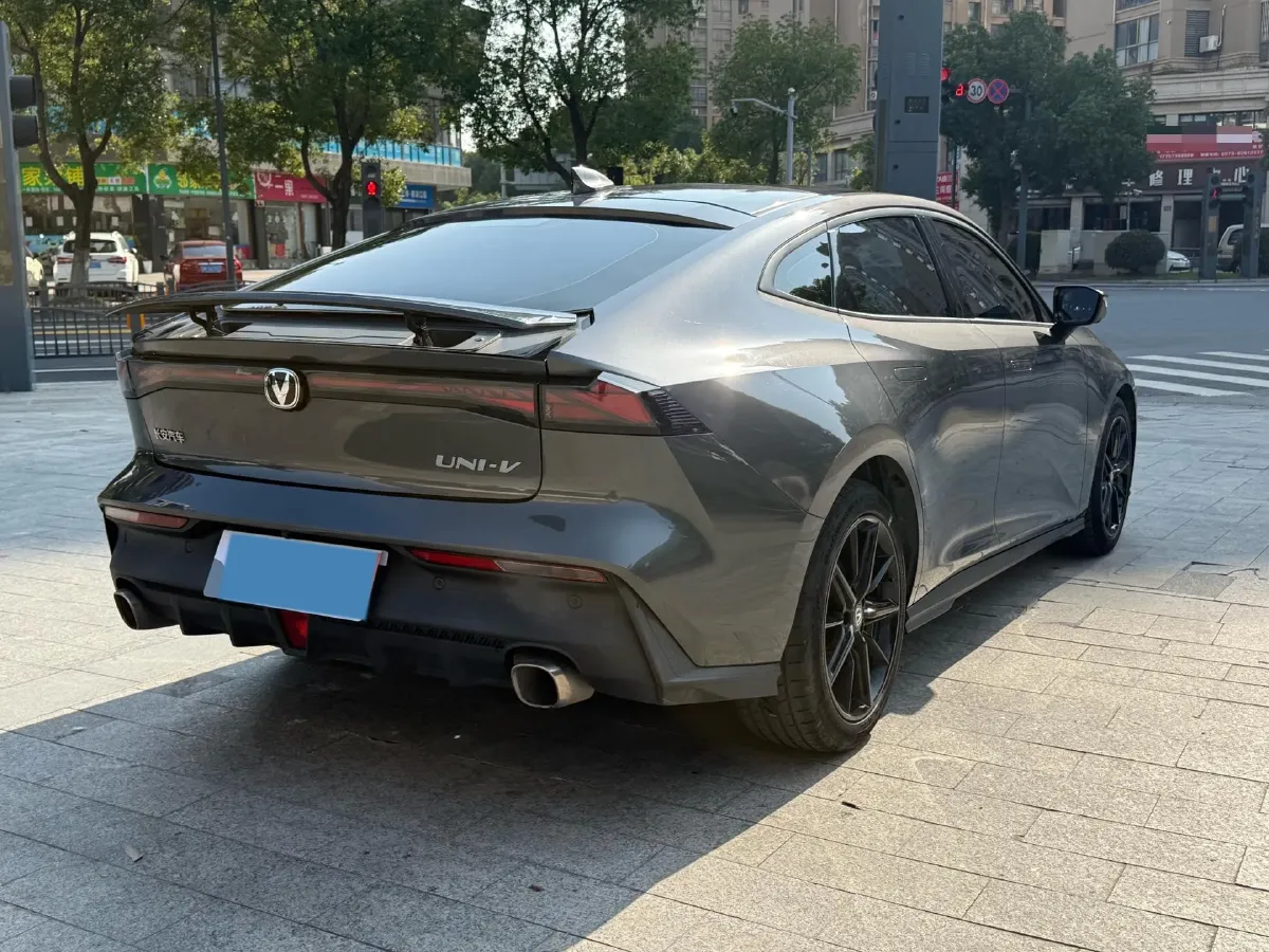 2022 ChangAn UNI-V 1.5T 188HP L4 7DCT,autocango,china used car exporter,china ev exporter,chinese used car exporter,chinese used ev exporter