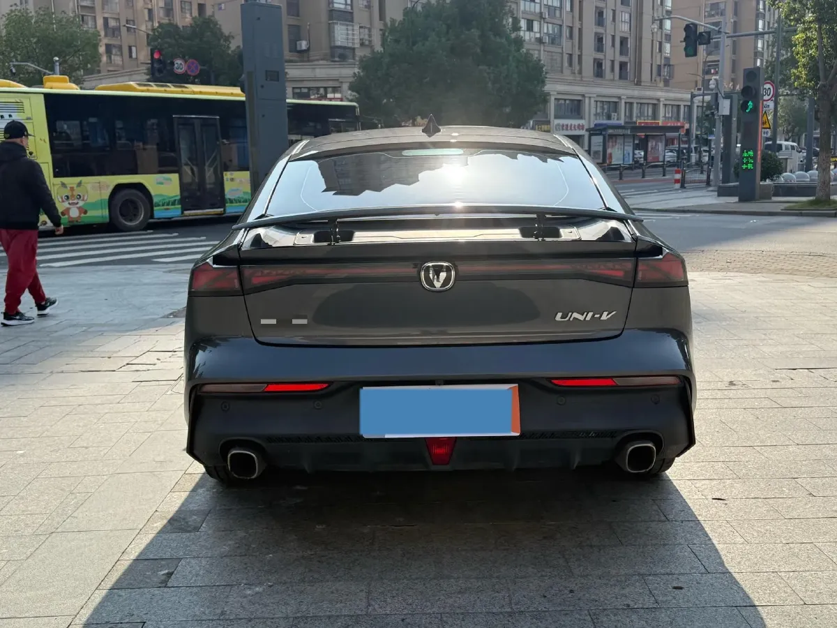 2022 ChangAn UNI-V 1.5T 188HP L4 7DCT,autocango,china used car exporter,china ev exporter,chinese used car exporter,chinese used ev exporter