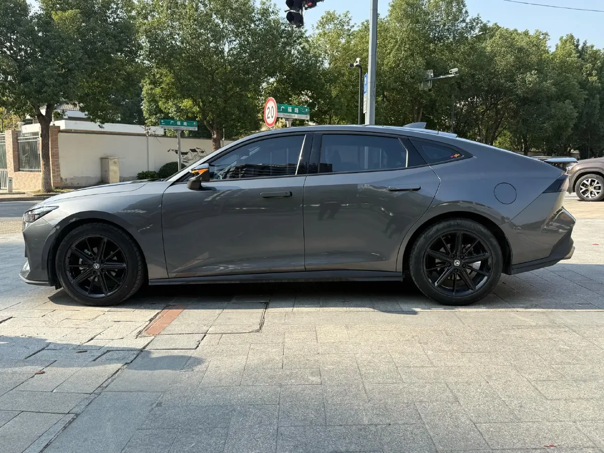 2022 ChangAn UNI-V 1.5T 188HP L4 7DCT,autocango,china used car exporter,china ev exporter,chinese used car exporter,chinese used ev exporter