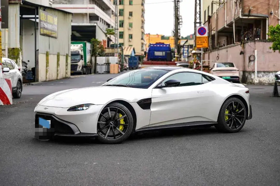 2018 Aston Martin V8 Vantage 4.0T 510HP V8 8AT