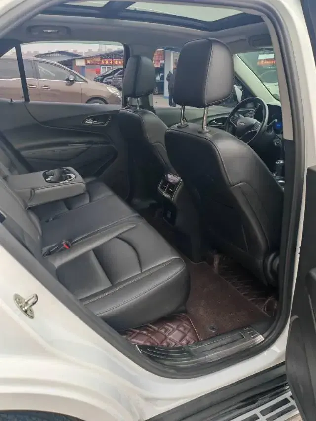 2018 CHEVROLET EQUINOX thumbnail 3