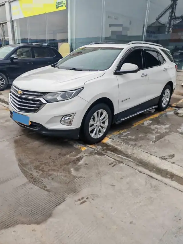 2018 CHEVROLET EQUINOX view 1