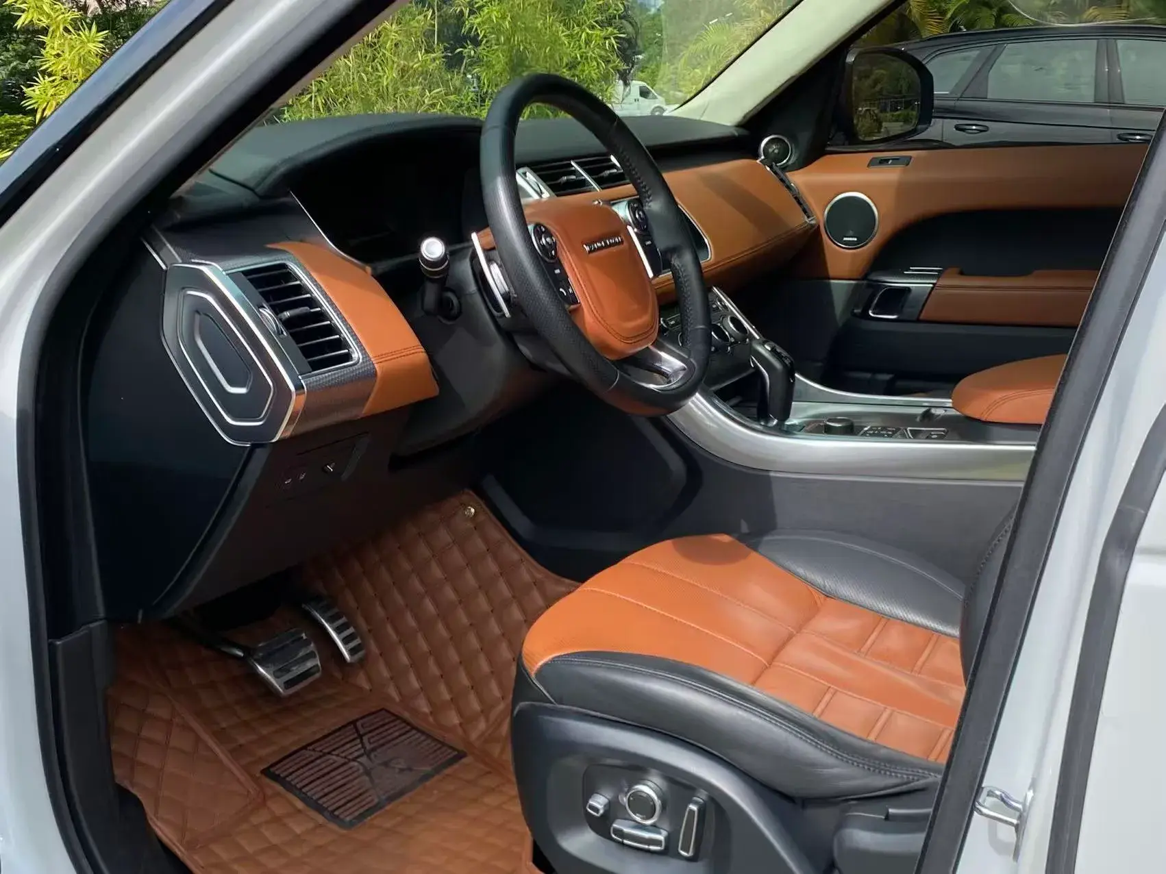 2017 LAND ROVER thumbnail 4