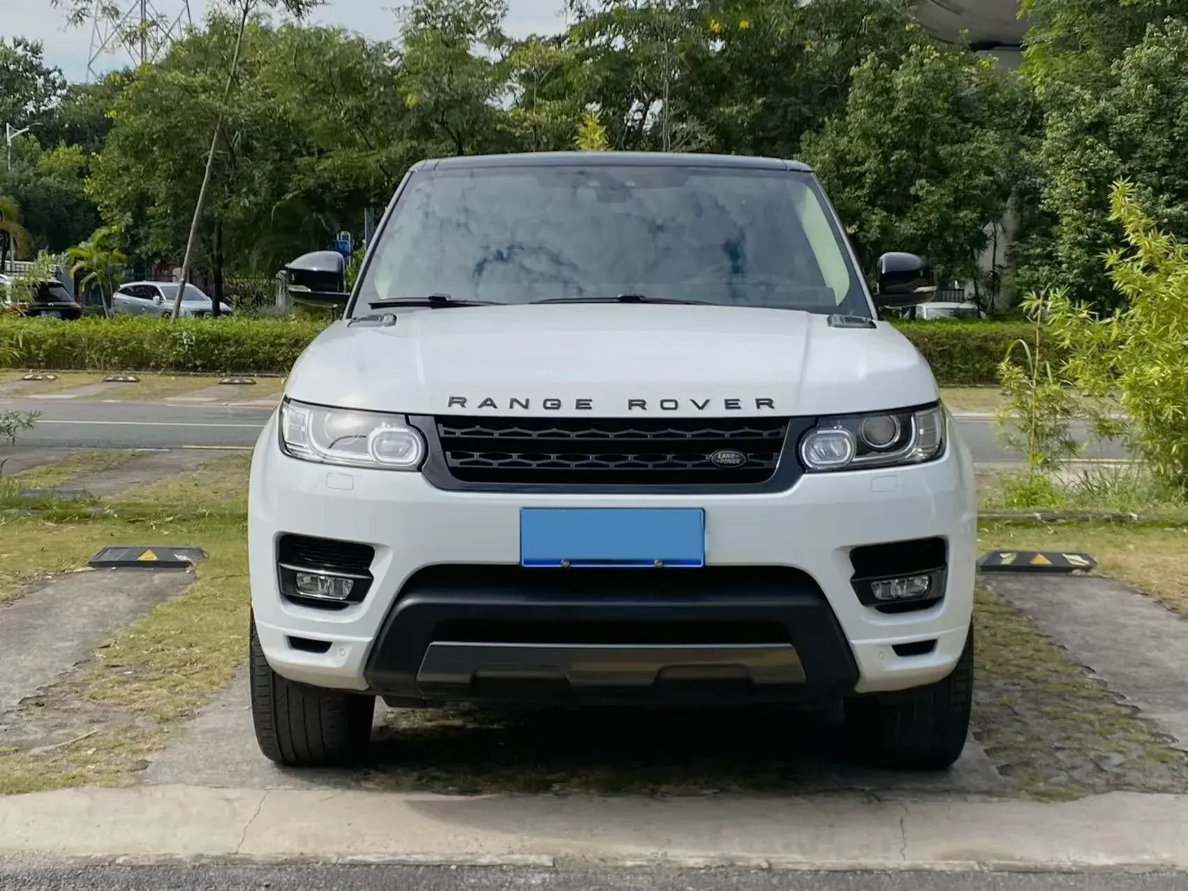 2017 LAND ROVER thumbnail 3
