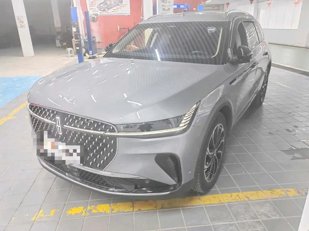 2023 LINCOLN NAUTILUS view 1