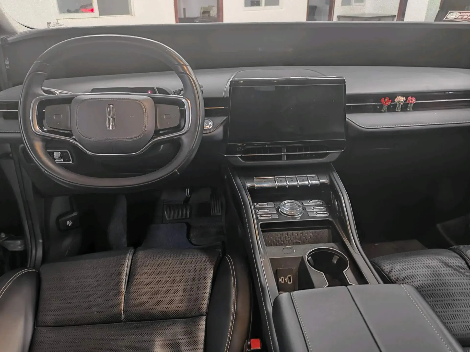 2023 LINCOLN NAUTILUS thumbnail 4