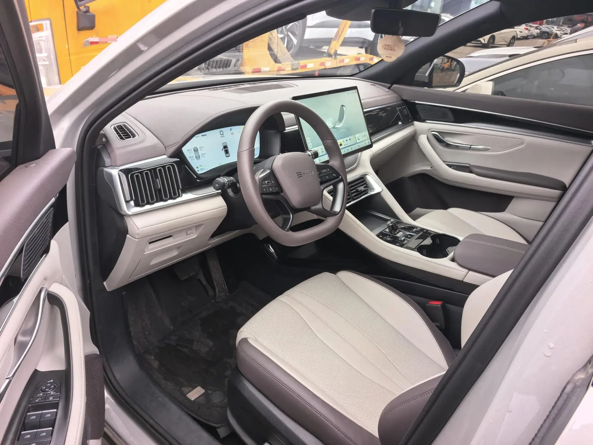 2025 BYD SONG thumbnail 4