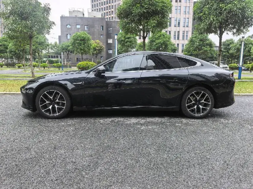 2023 XPENG P7 thumbnail 2