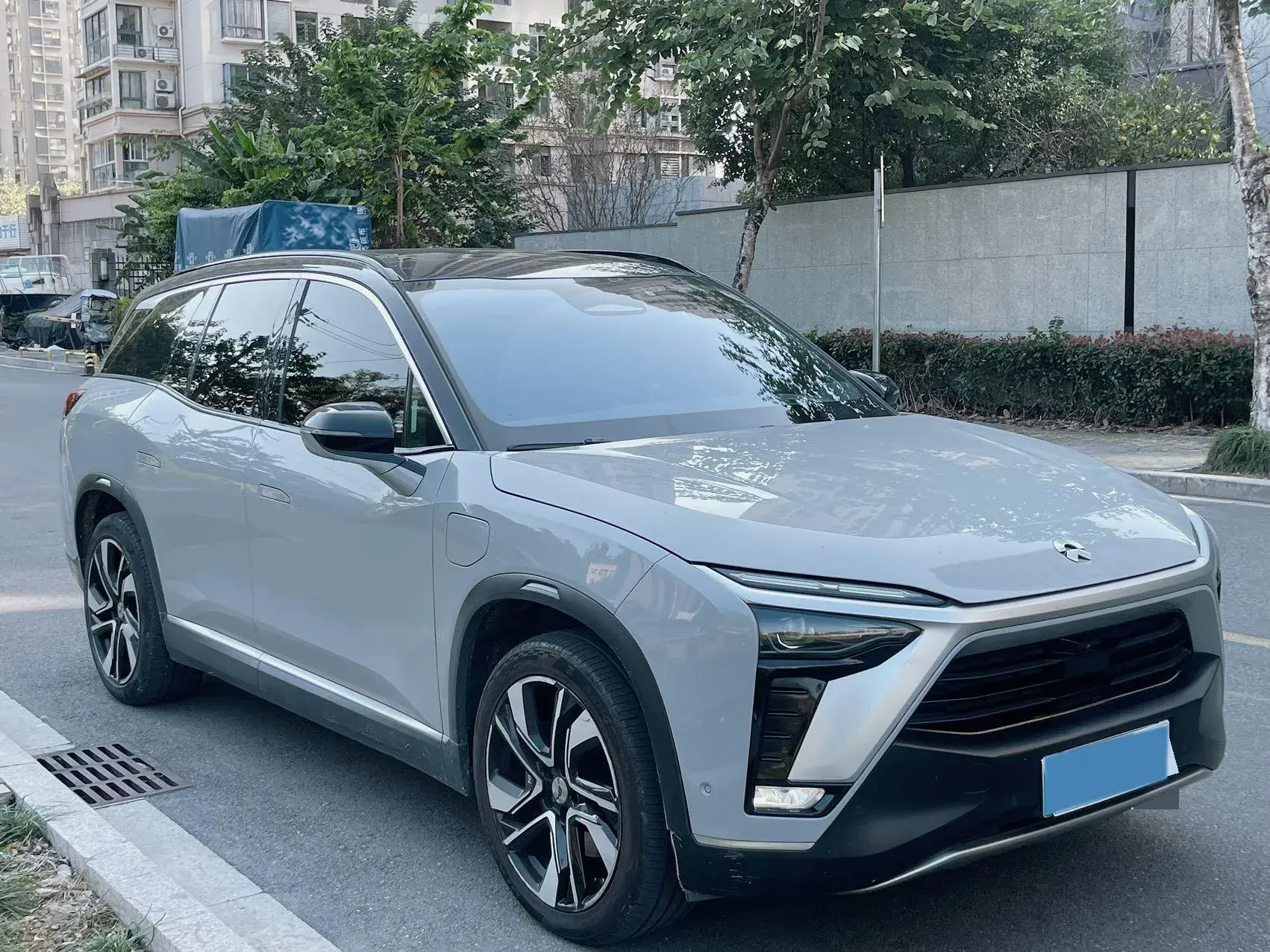 2020 NIO ES8 thumbnail 3