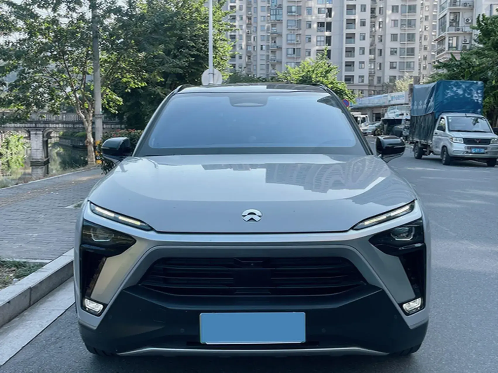 2020 NIO ES8 thumbnail 2