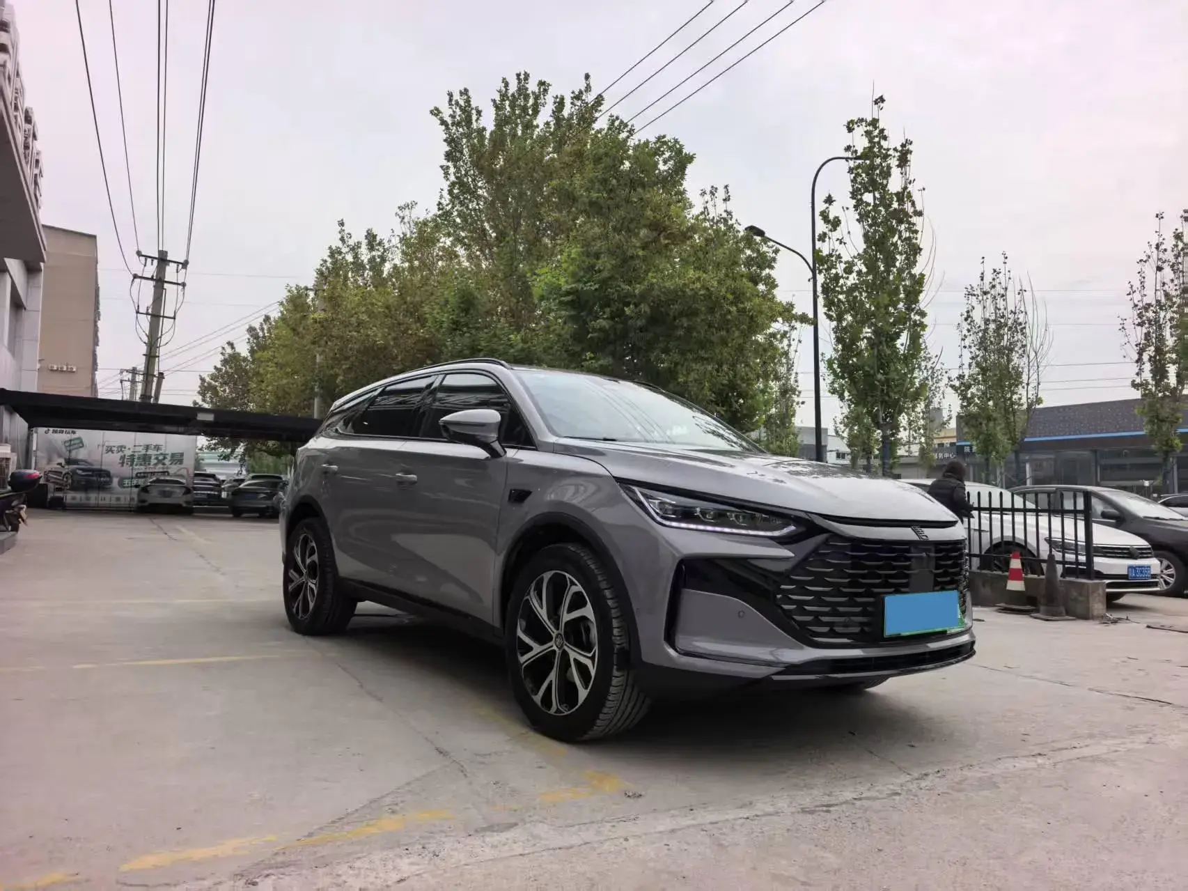 2025 BYD TANG thumbnail 3