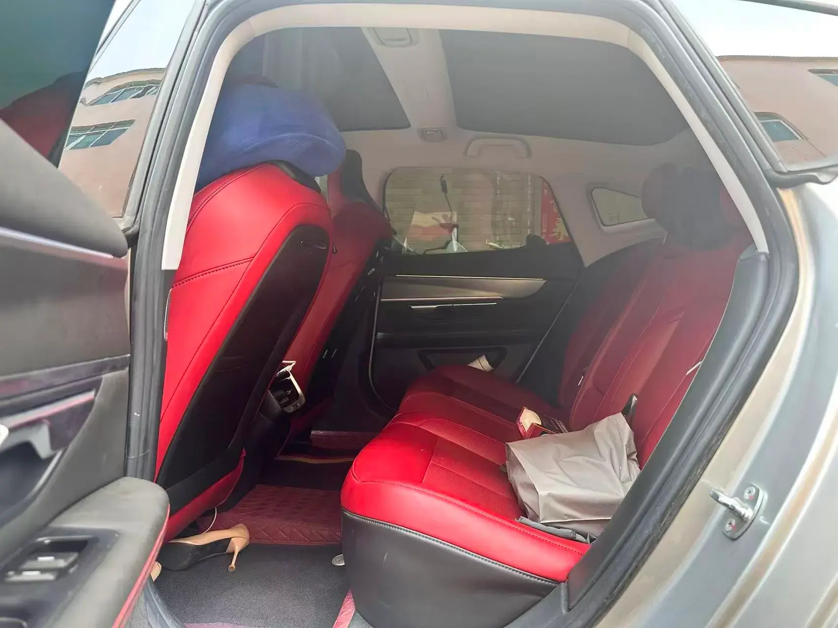 2023 XPENG P7 thumbnail 3