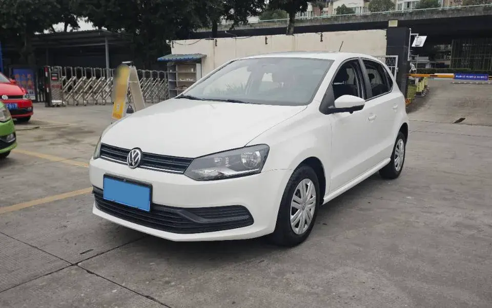 2018 VOLKSWAGEN POLO view 1