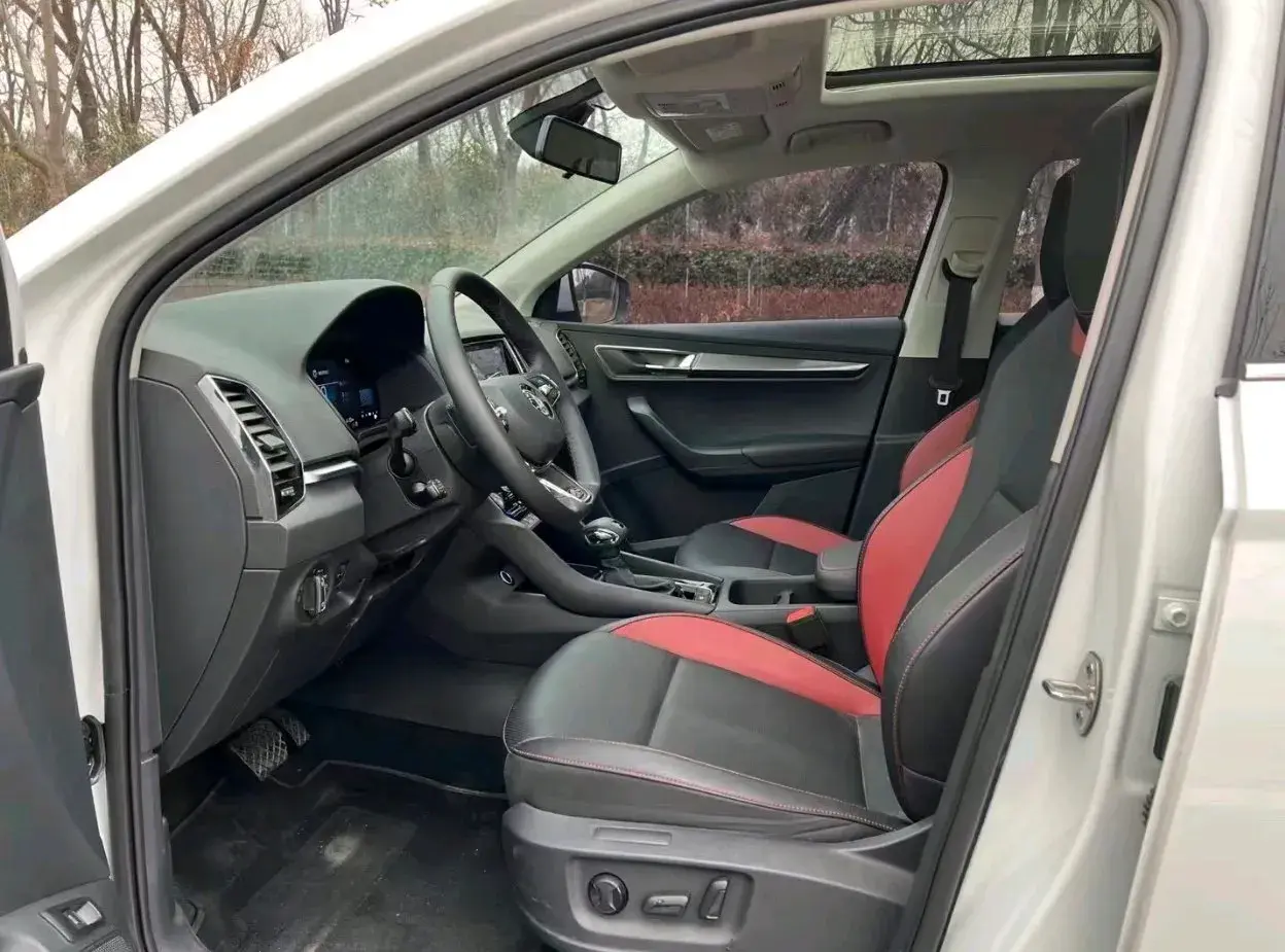 2023 SKODA KAROQ thumbnail 4