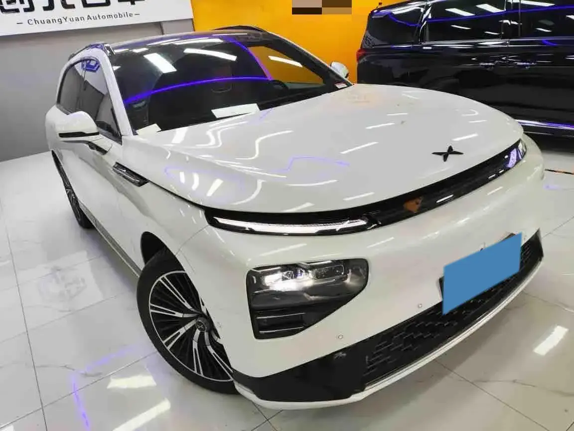 2022 XPENG G9 thumbnail 2