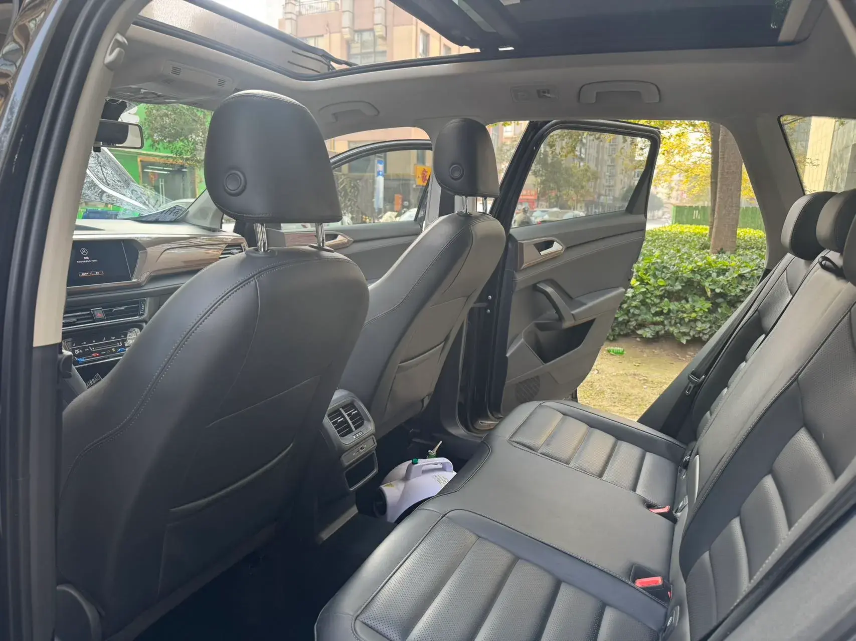 2021 VOLKSWAGEN THARU thumbnail 3