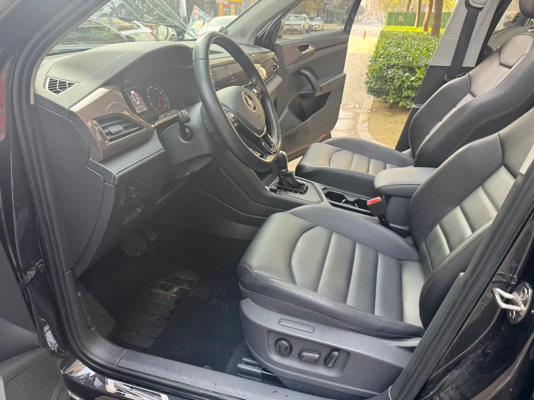 2021 VOLKSWAGEN THARU thumbnail 2