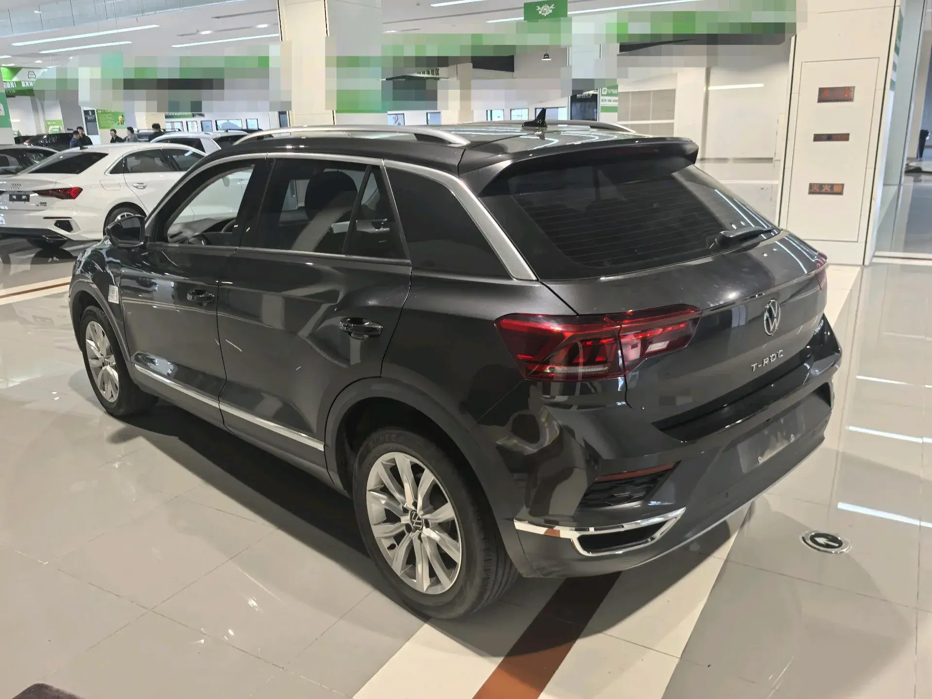 2022 VOLKSWAGEN T-ROC thumbnail 3