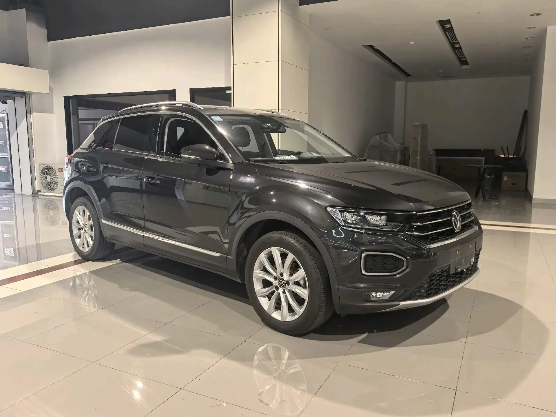 2022 VOLKSWAGEN T-ROC thumbnail 4