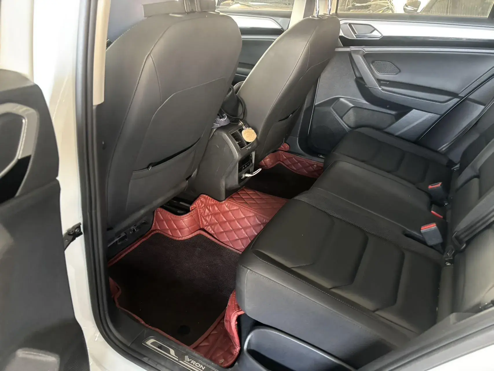 2020 VOLKSWAGEN TAYRON thumbnail 4