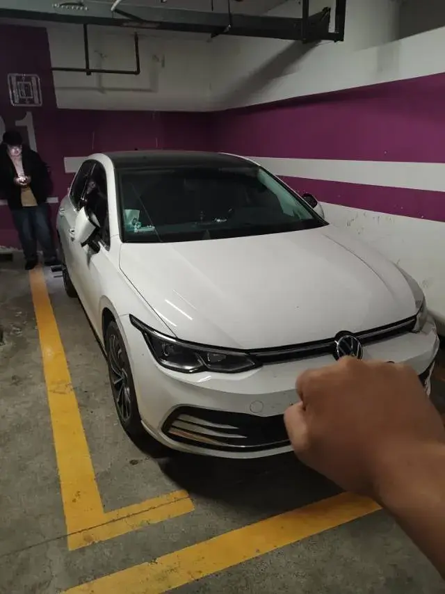 2021 VOLKSWAGEN GOLF thumbnail 2