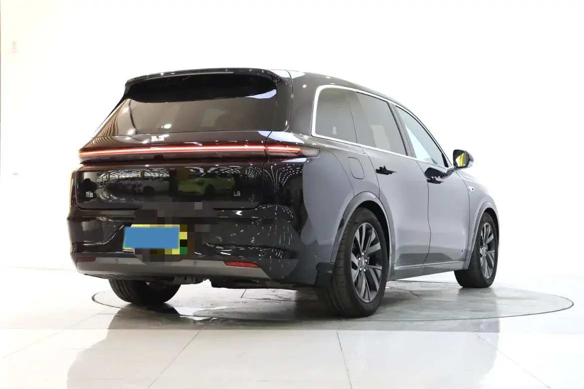 2023 LI L8 thumbnail 4