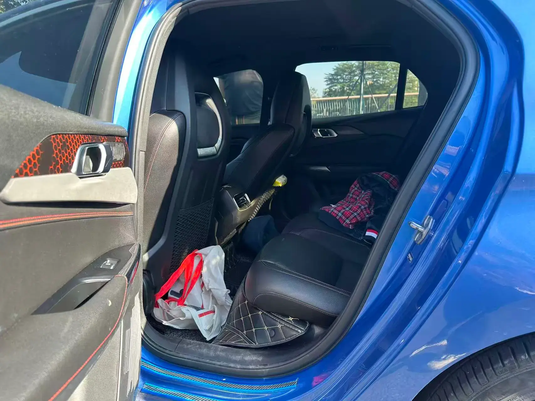 2019 LYNK&CO 03 thumbnail 4