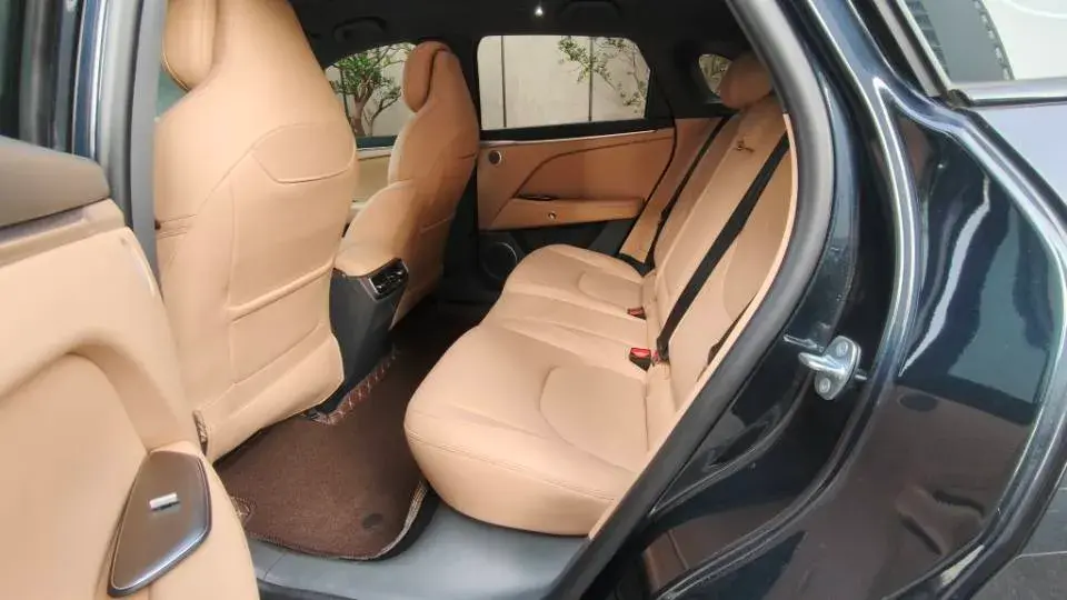 2025 ARCFOX ΑT5 thumbnail 3