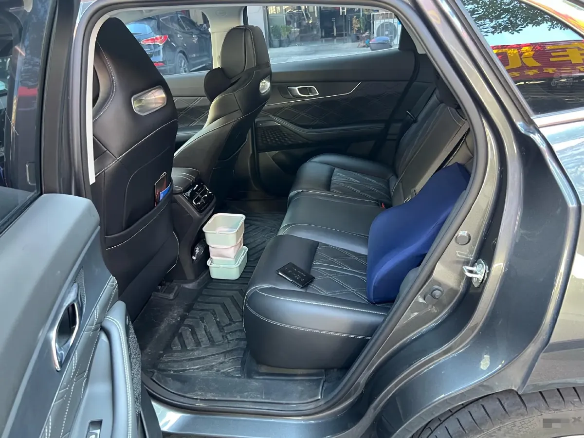 2024 ChangAn UNI-K 2.0T 233HP L4 8AT,autocango,china used car exporter,china ev exporter,chinese used car exporter,chinese used ev exporter