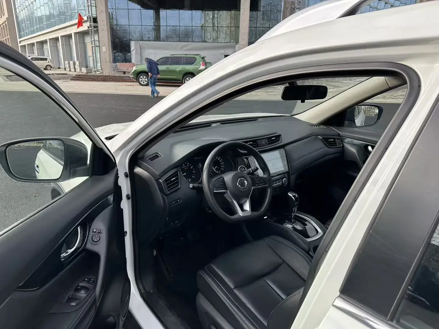 2021 NISSAN X-TRAIL thumbnail 4