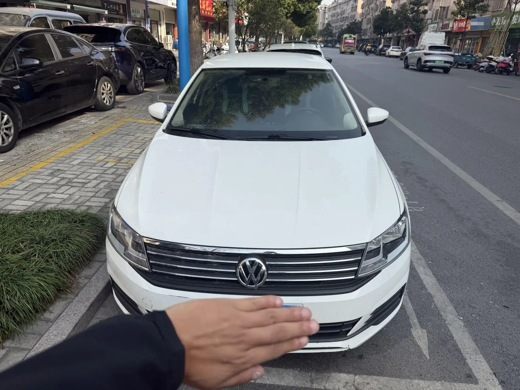 2019 VOLKSWAGEN LAVIDA thumbnail 2