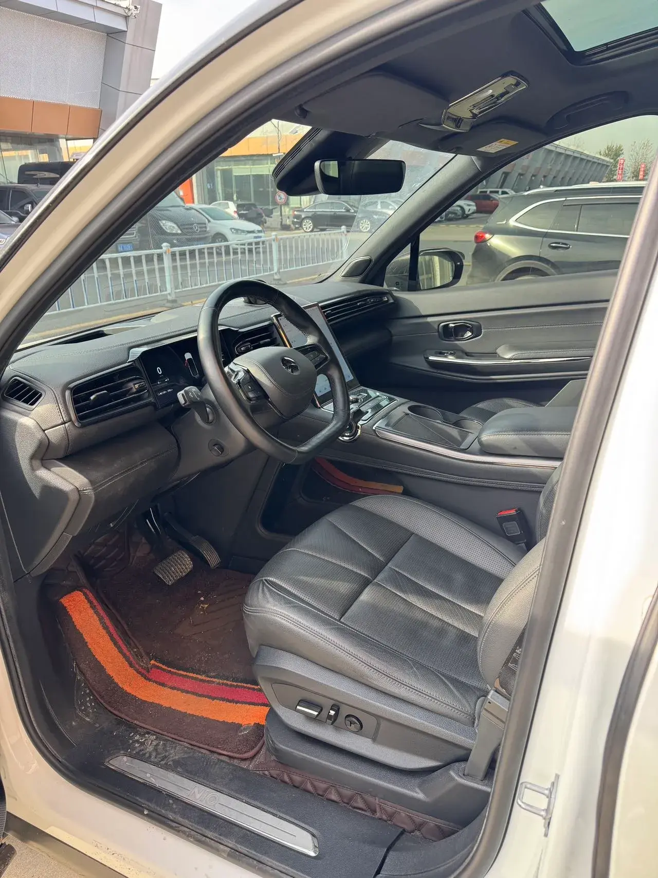 2020 NIO ES8 thumbnail 3