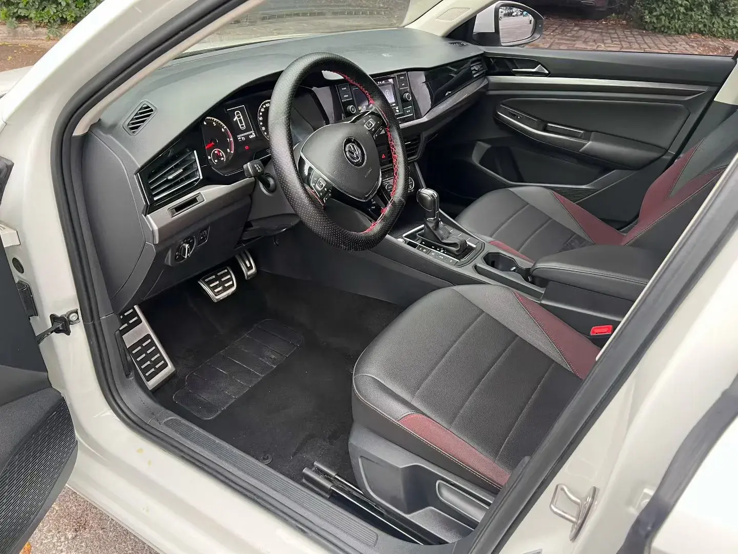 2019 VOLKSWAGEN BORA thumbnail 4