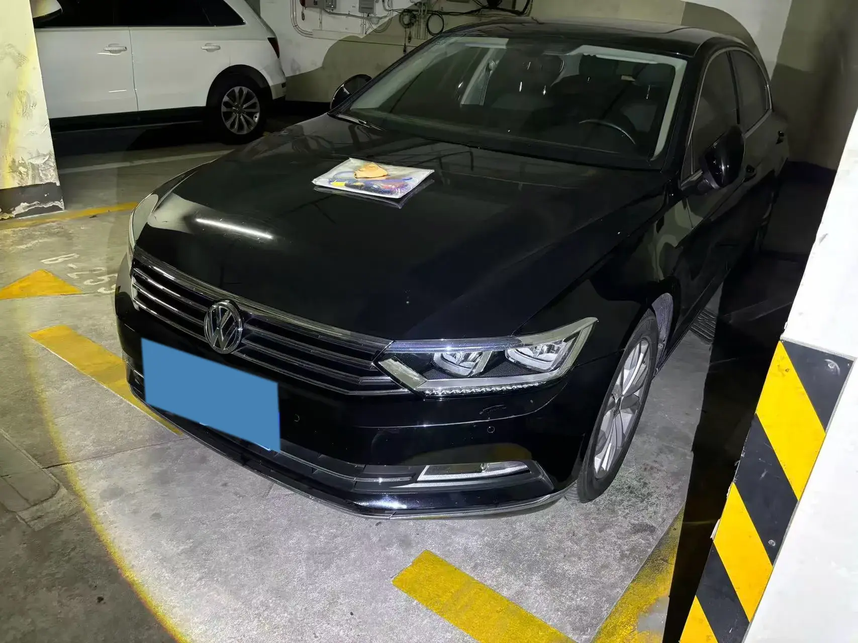 2019 VOLKSWAGEN MAGOTAN view 1
