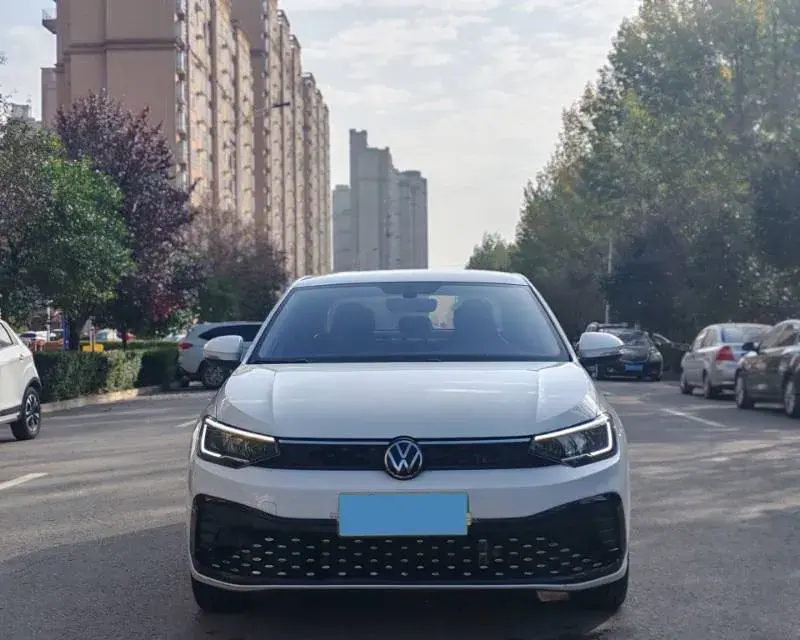 2023 VOLKSWAGEN LAVIDA thumbnail 2