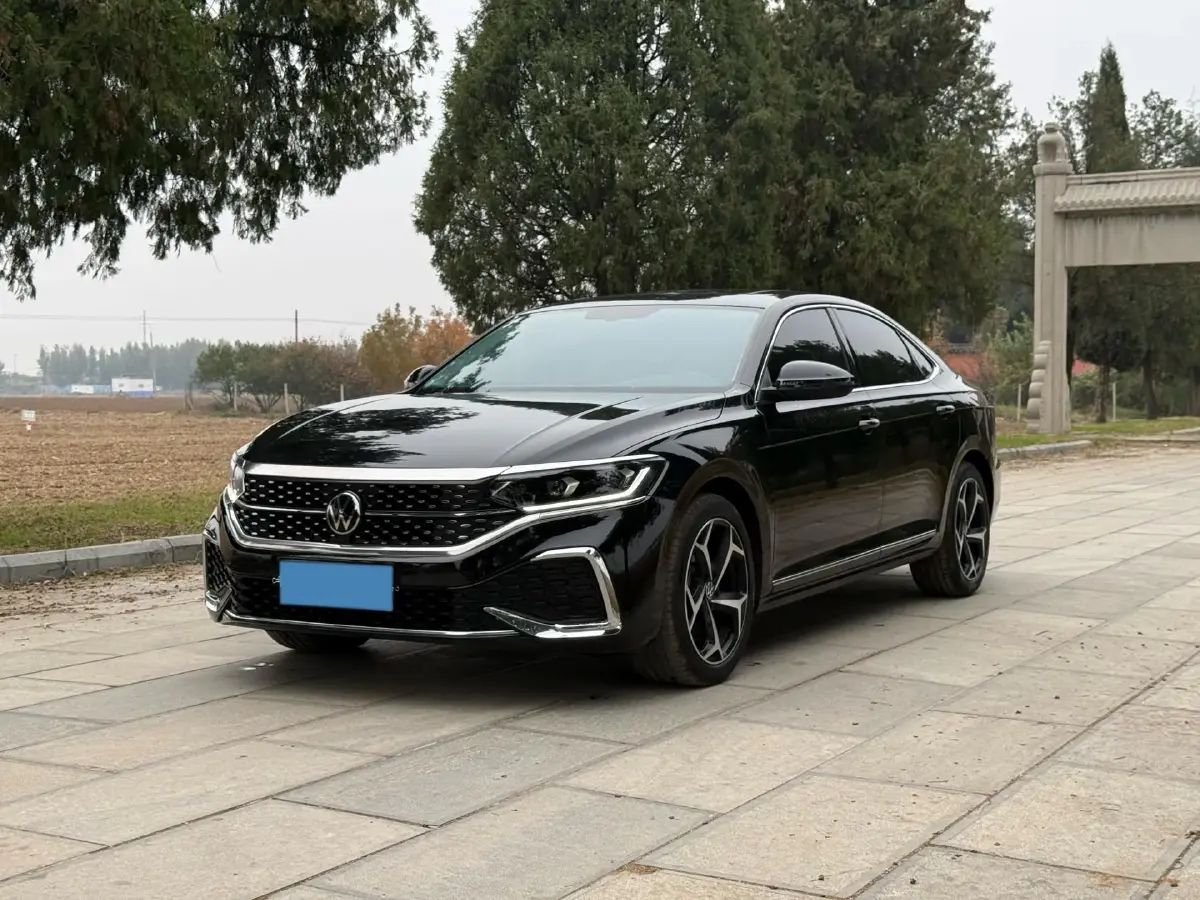 2024 Volkswagen Passat 2.0T 220HP L4 7DCT