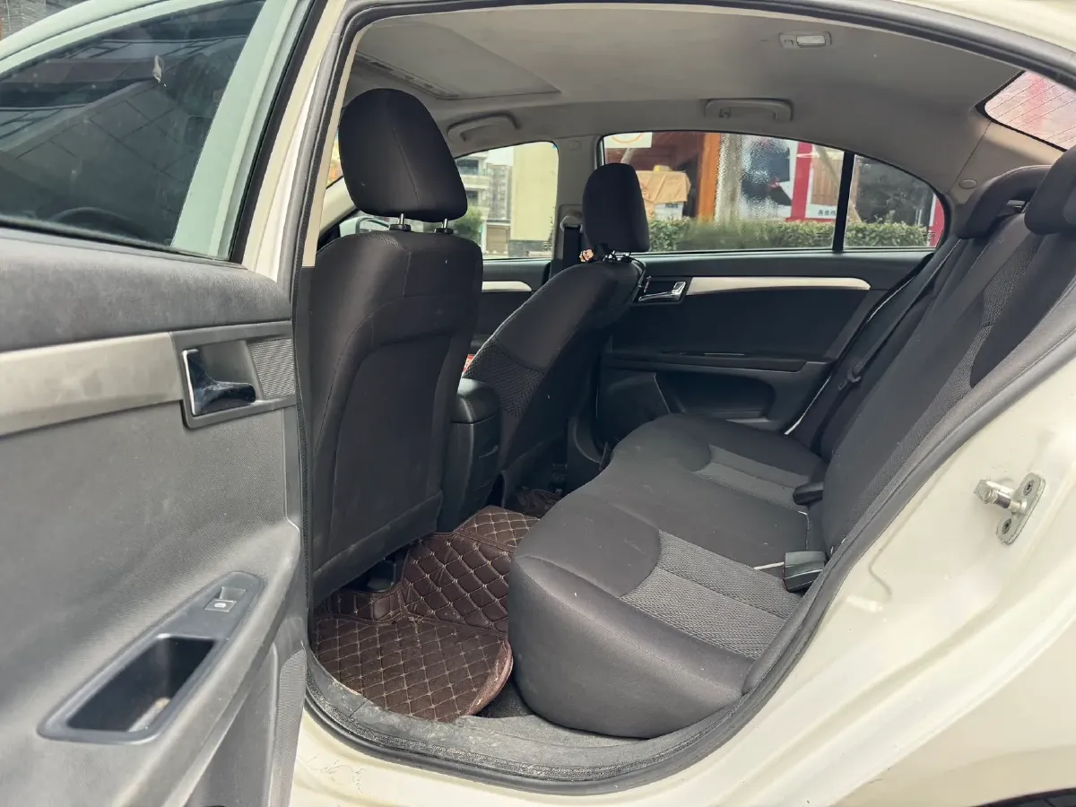 2015 Roewe 350 1.5L 109HP L4 5MT,autocango,china used car exporter,china ev exporter,chinese used car exporter,chinese used ev exporter