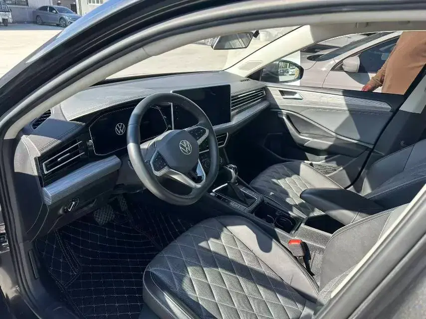 2023 VOLKSWAGEN SAGITAR thumbnail 3