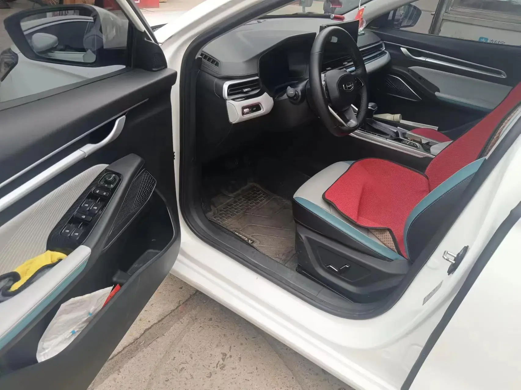 2023 GEELY EMGRAND thumbnail 2