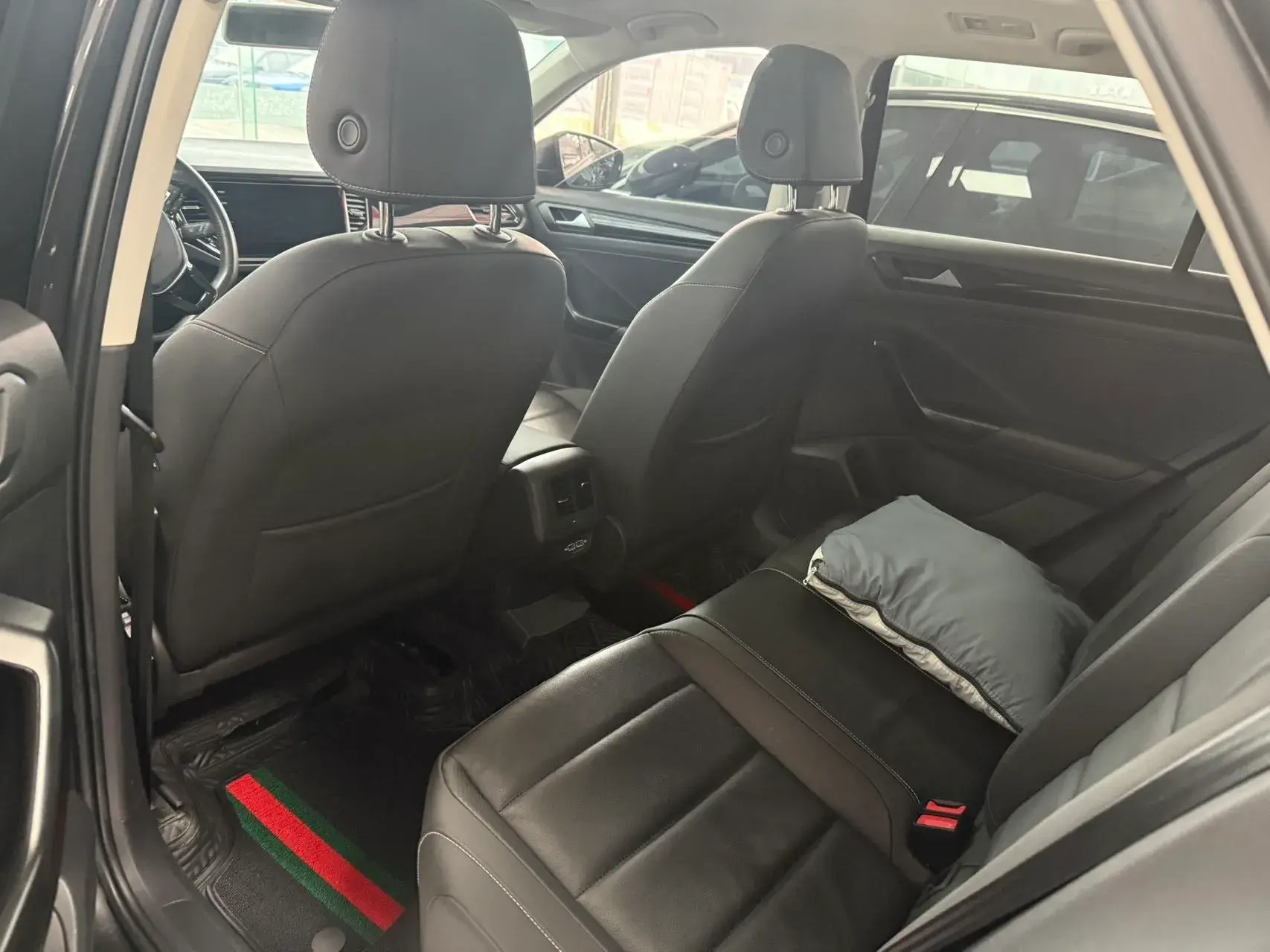 2021 VOLKSWAGEN T-ROC thumbnail 2