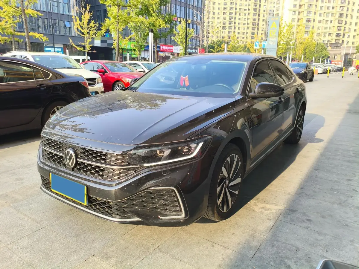 2023 Volkswagen Passat 2.0T 186HP L4 7DCT