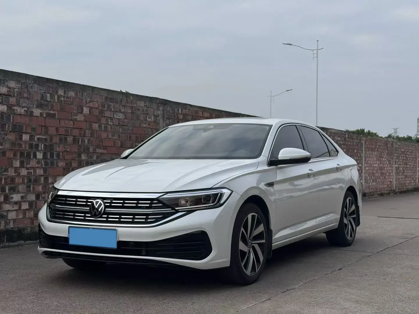 2023 VOLKSWAGEN SAGITAR view 1