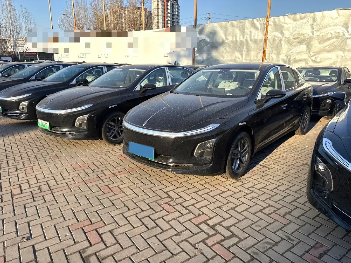 2025 HongQi E-QM5 BEV