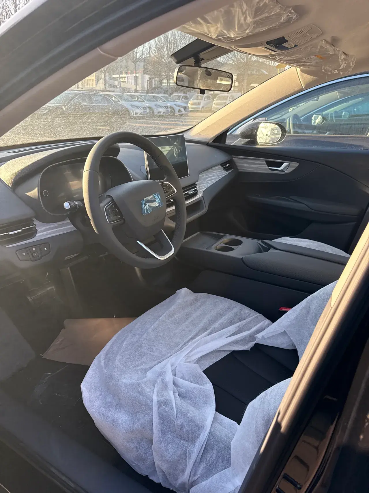 2025 HONGQI E-QM5 thumbnail 3