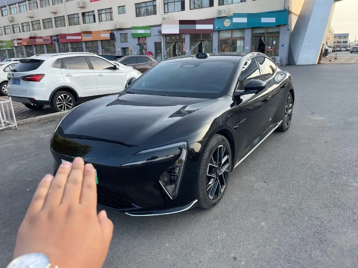 2025 Avatr 06 REEV 156HP REEV