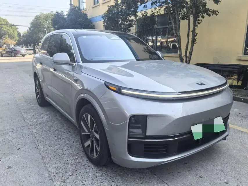 2023 LI L8 thumbnail 3