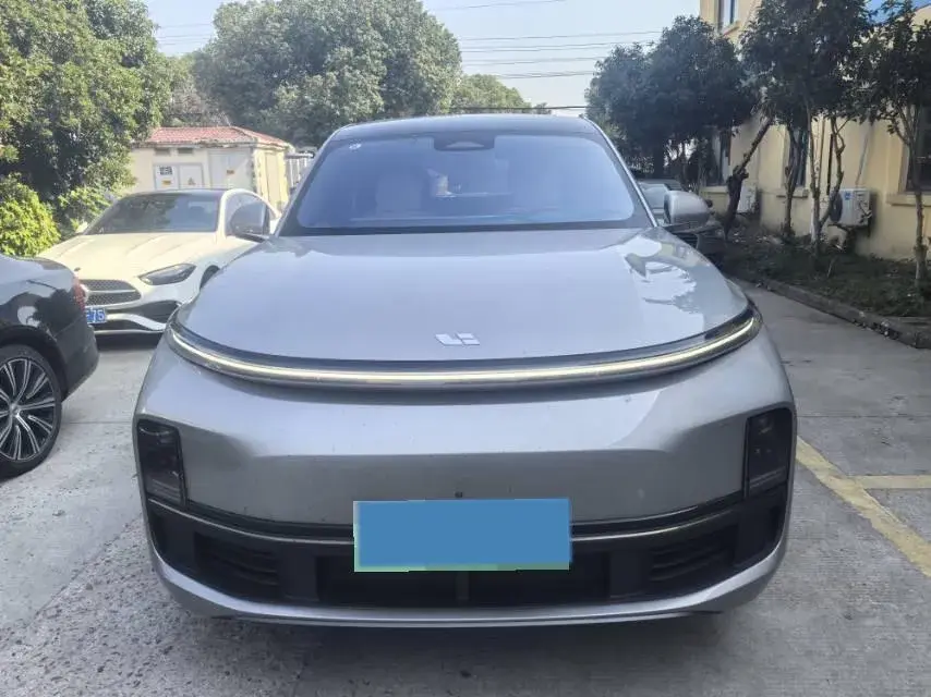 2023 LI L8 thumbnail 2