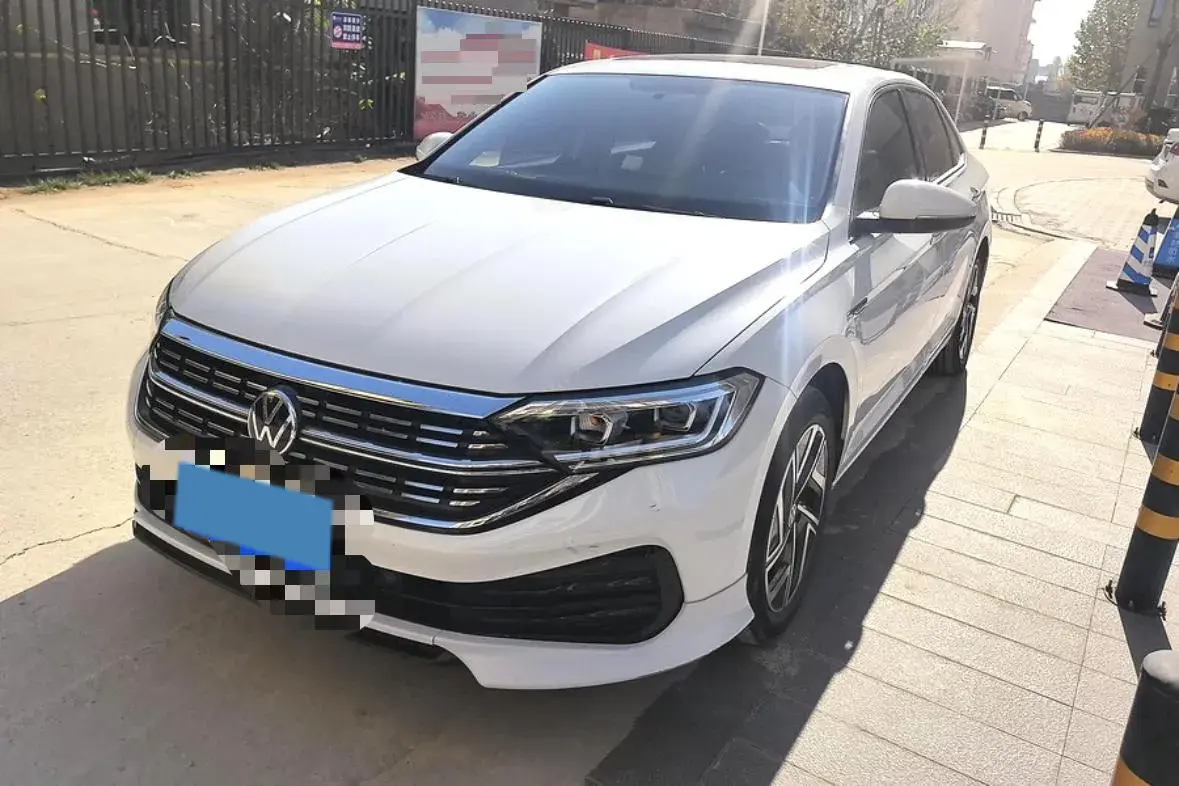 2023 VOLKSWAGEN SAGITAR view 1