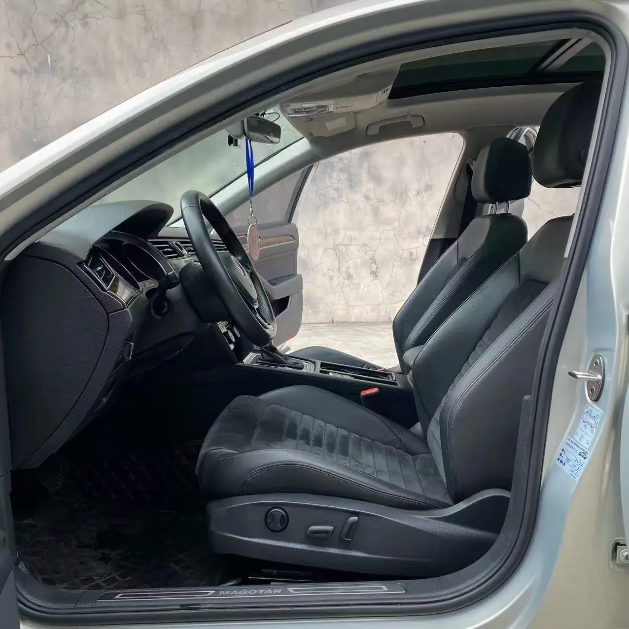 2017 VOLKSWAGEN MAGOTAN thumbnail 4